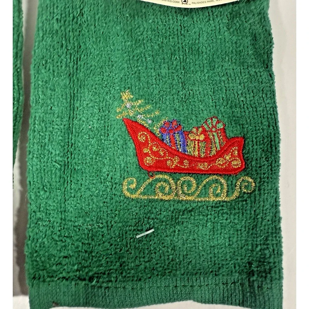 Better Home Fingertip Towels 11x17 Green Christmas Poinsettia Sleigh Set 2